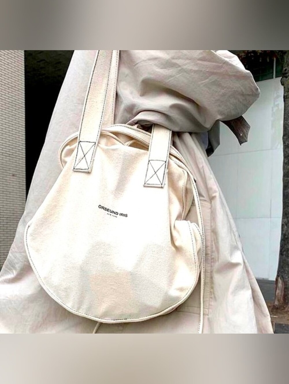 Orseund Iris Canvas Circle Tote Bag READ